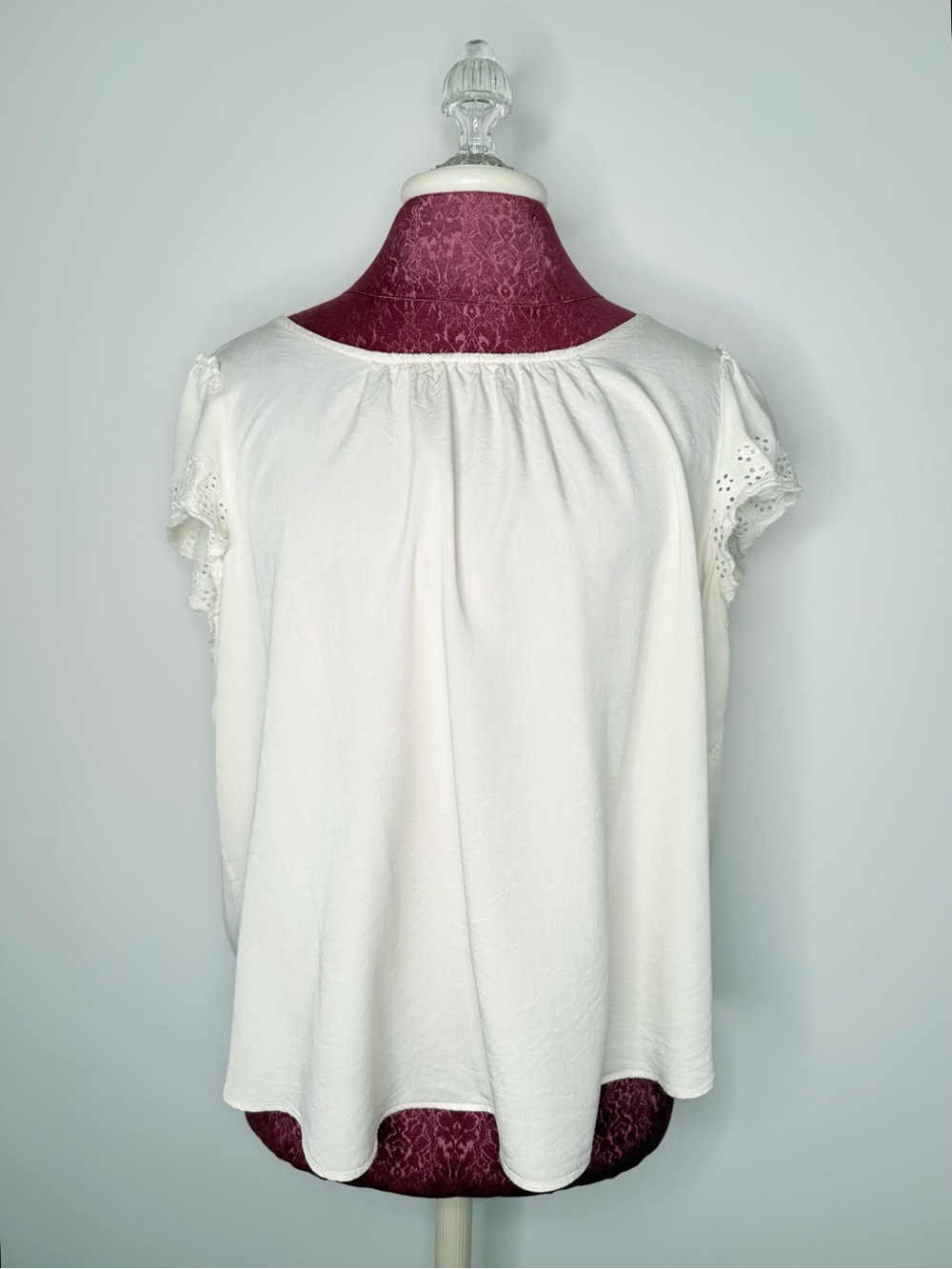 LC Lauren Conrad Ivory Eyelet Cap Flutter Sleeve Blouse XL